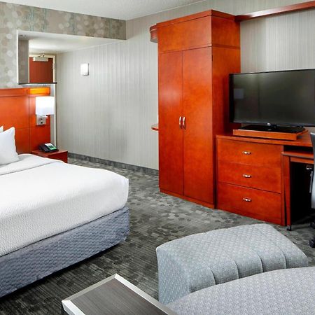 Courtyard By Marriott San Antonio Six Flags At The Rim Hotel Exterior foto