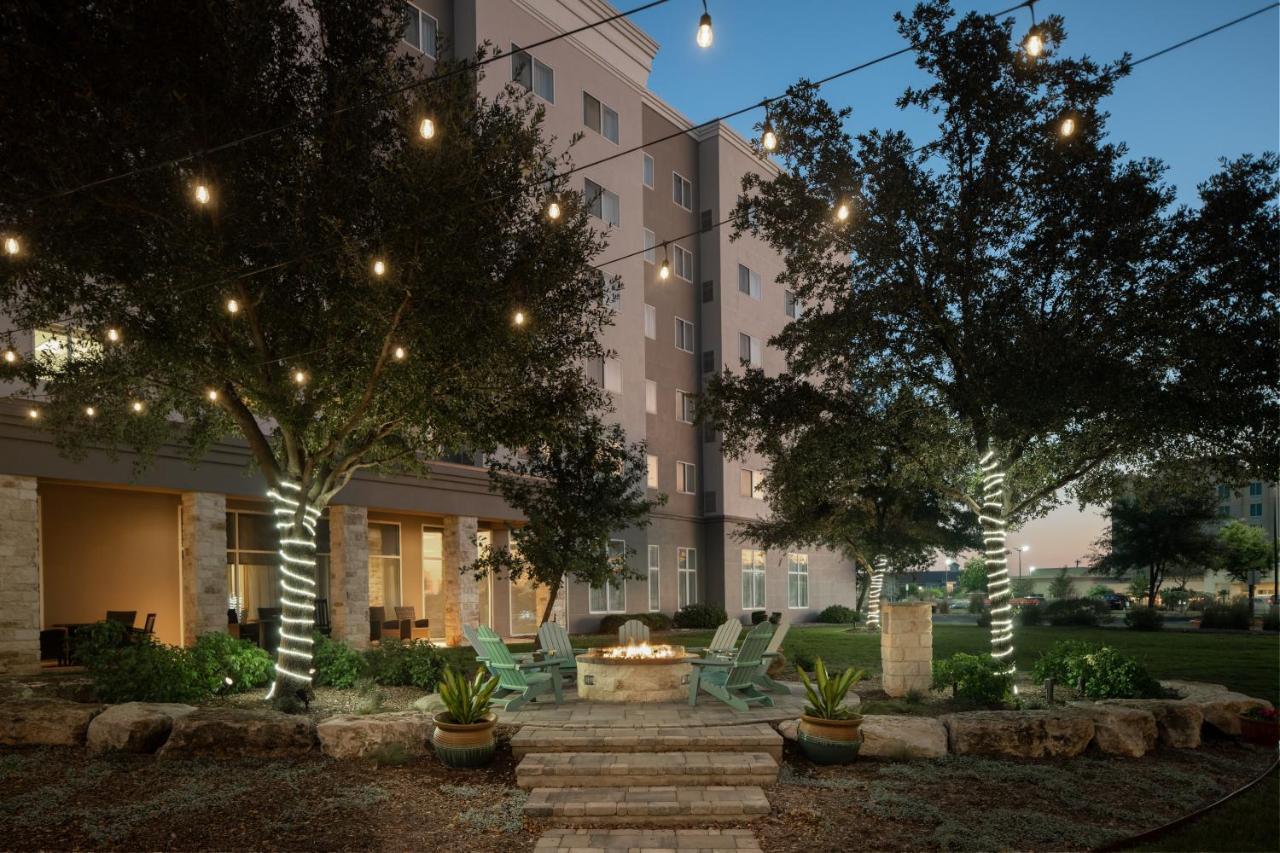 Courtyard By Marriott San Antonio Six Flags At The Rim Hotel Exterior foto